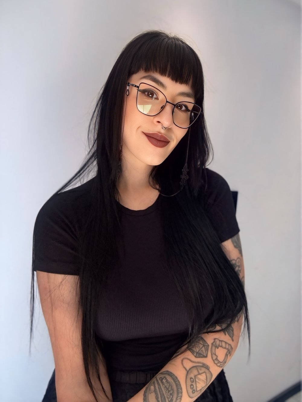Samantha John Corrêa, psicóloga, em ambiente claro e acolhedor